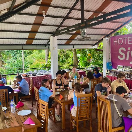 Hotel Siyathma ポロンナルワ エクステリア 写真