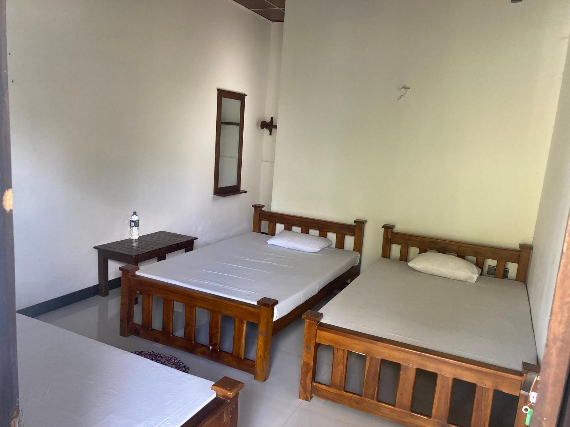 Hotel Siyathma ポロンナルワ エクステリア 写真