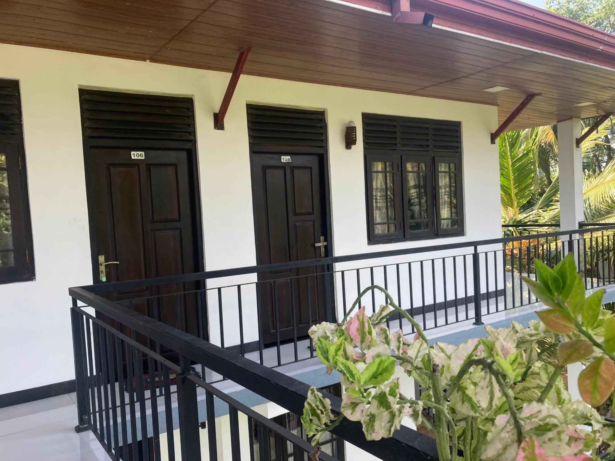 Hotel Siyathma ポロンナルワ エクステリア 写真