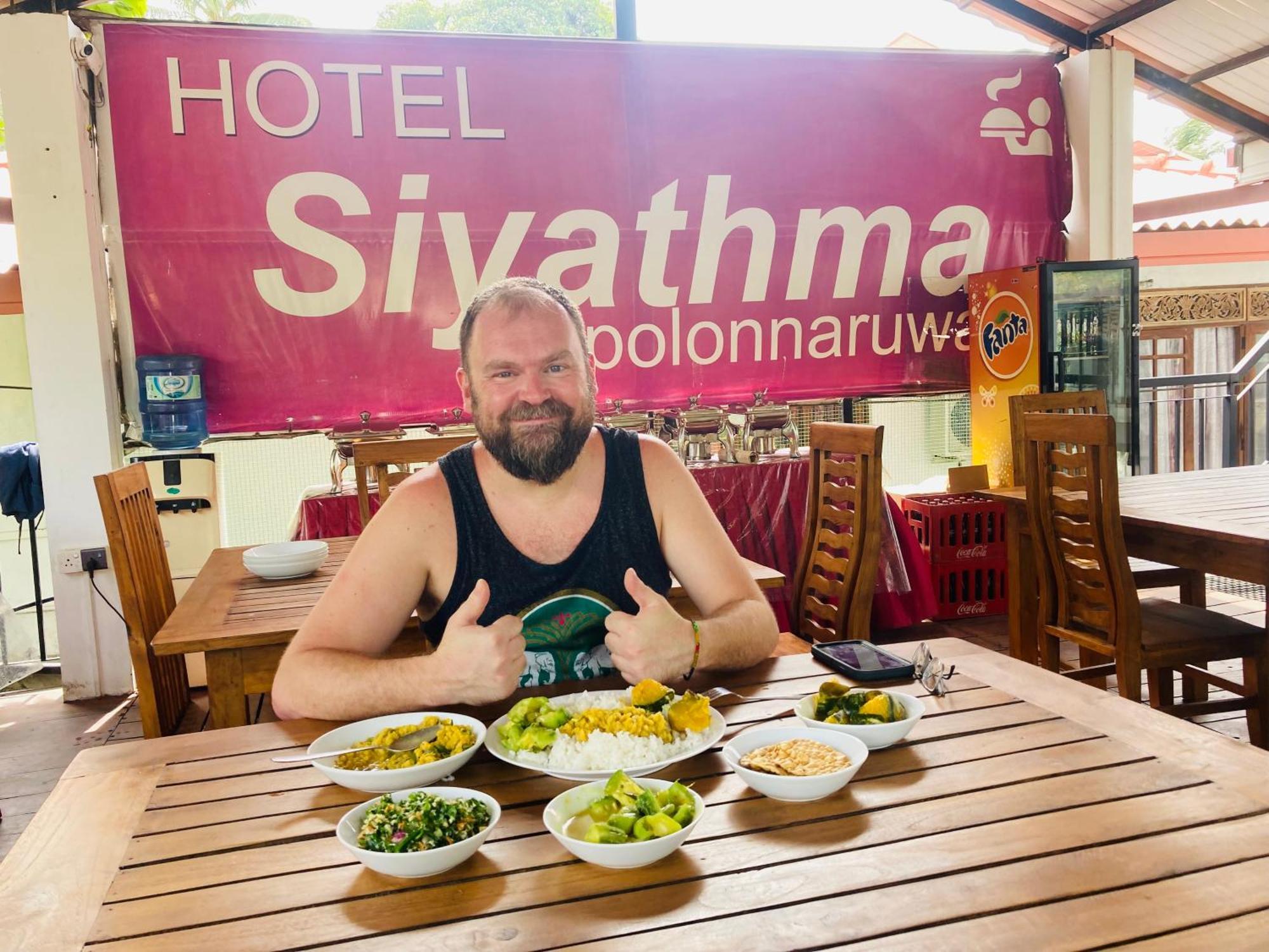Hotel Siyathma ポロンナルワ エクステリア 写真