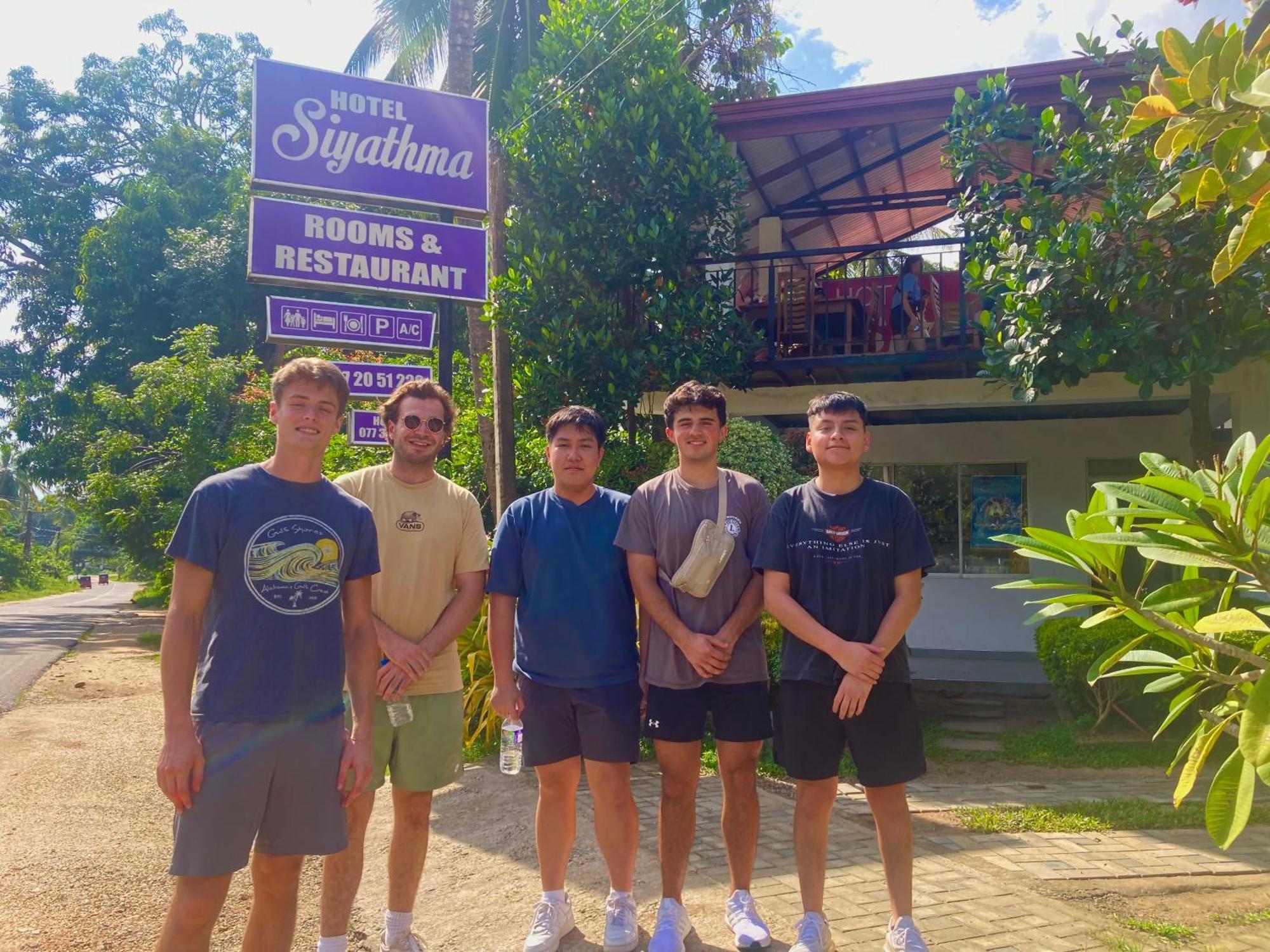 Hotel Siyathma ポロンナルワ エクステリア 写真