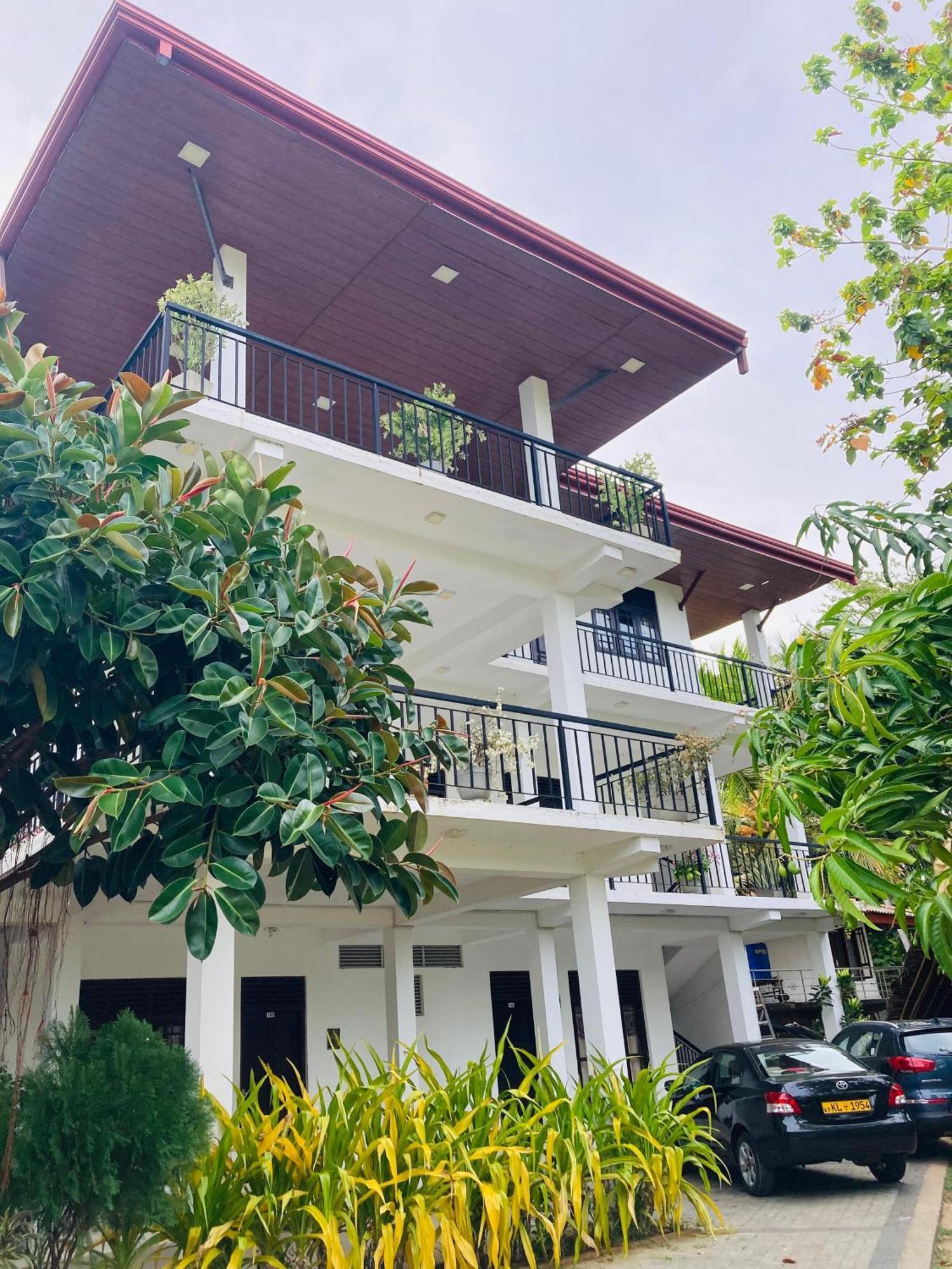 Hotel Siyathma ポロンナルワ エクステリア 写真