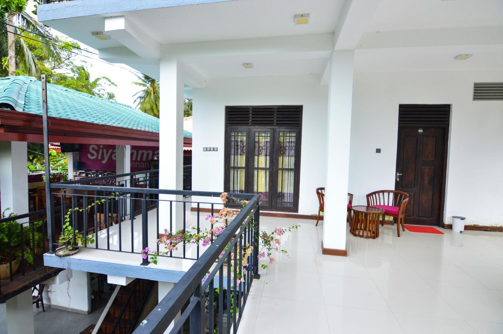 Hotel Siyathma ポロンナルワ エクステリア 写真