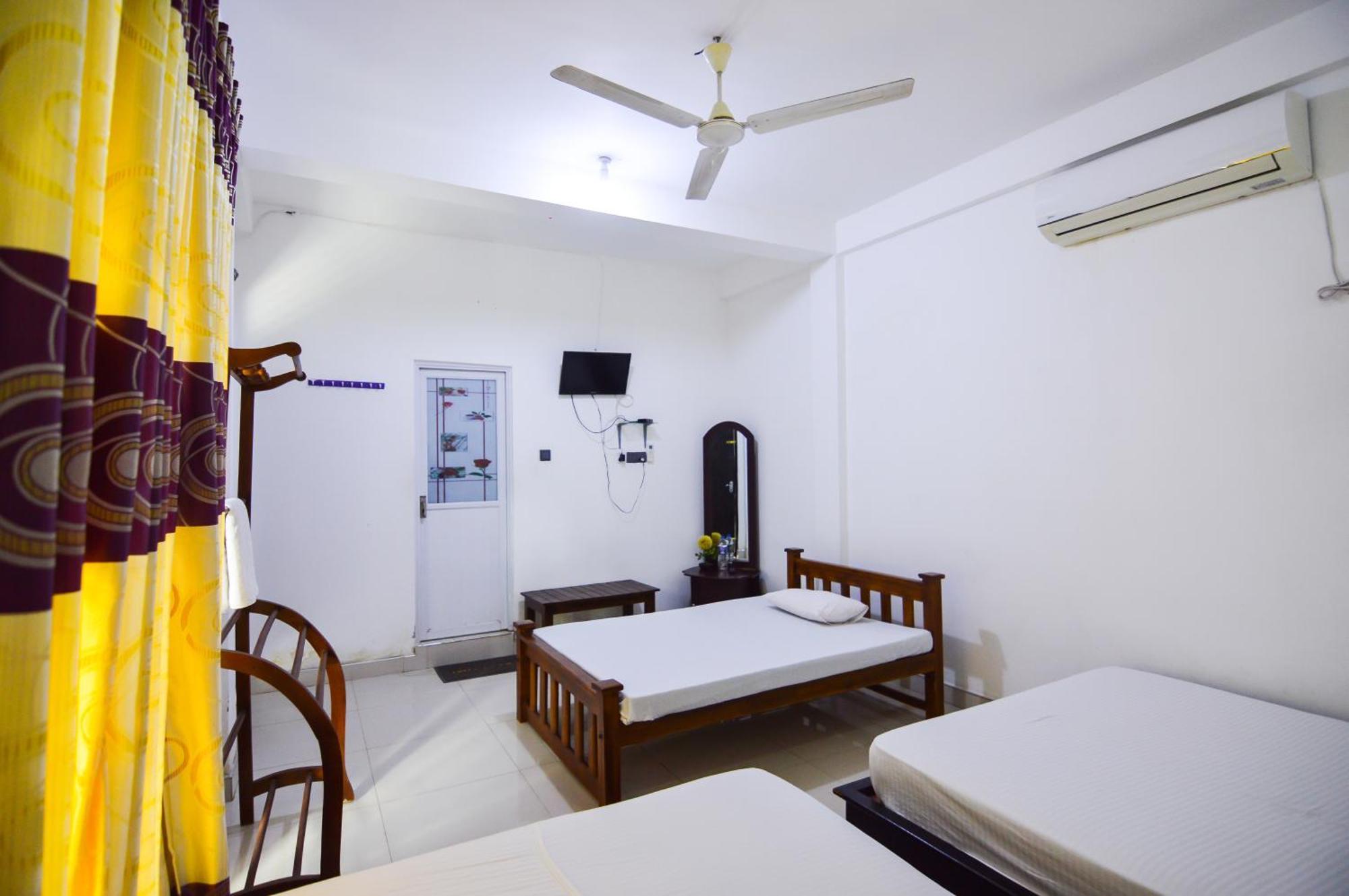 Hotel Siyathma ポロンナルワ エクステリア 写真