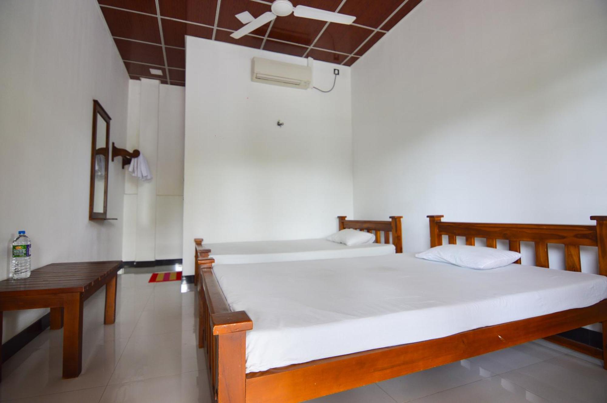 Hotel Siyathma ポロンナルワ エクステリア 写真