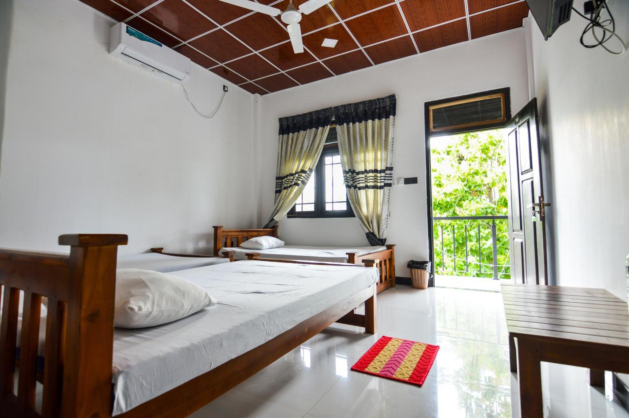 Hotel Siyathma ポロンナルワ エクステリア 写真