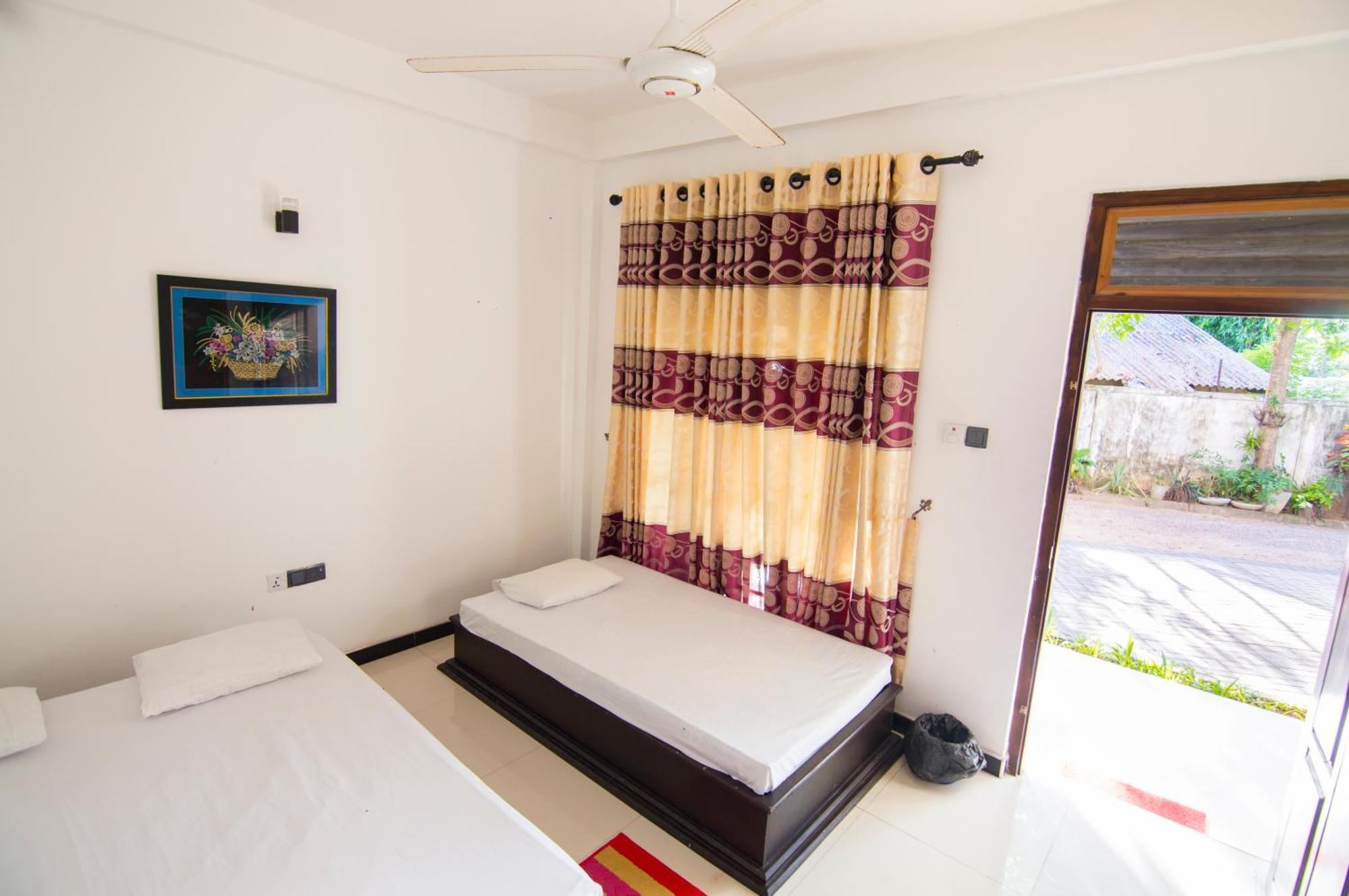 Hotel Siyathma ポロンナルワ エクステリア 写真