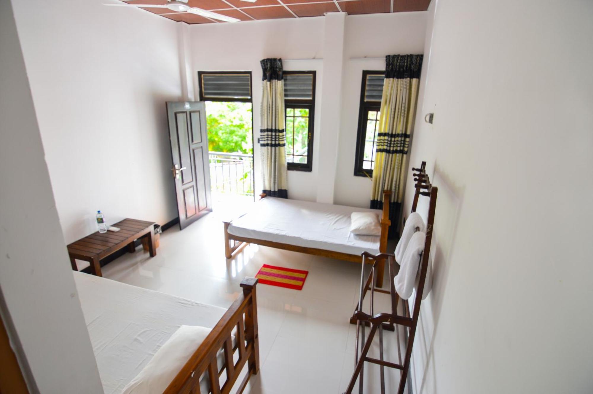 Hotel Siyathma ポロンナルワ エクステリア 写真