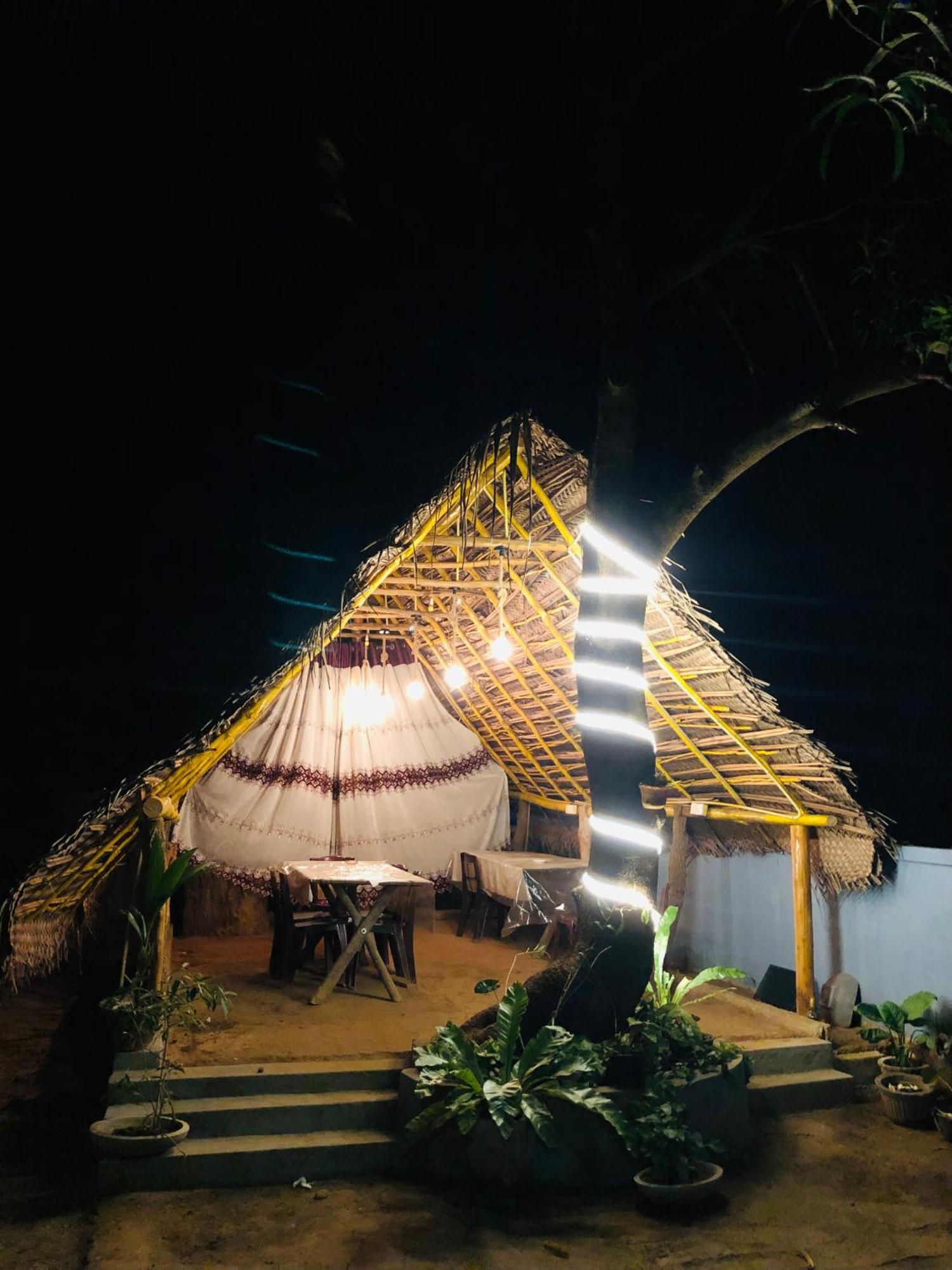 Hotel Siyathma ポロンナルワ エクステリア 写真